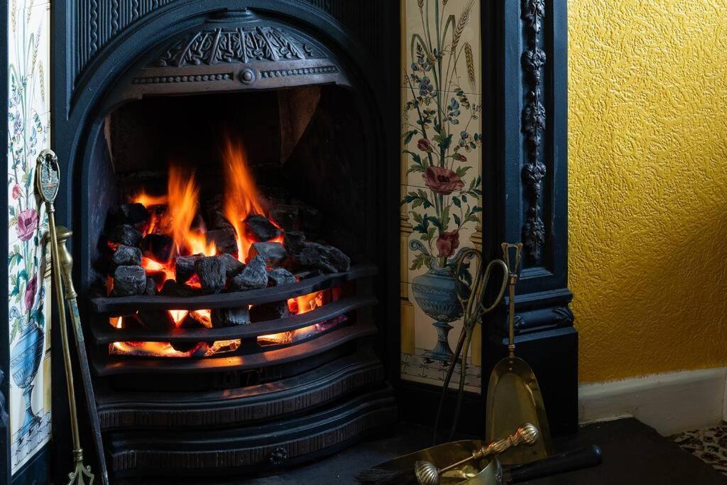 Fantastic Sea Views At Century'S Old Alma'S Cottage - Sleeps Up To 8 Guests Penmaen-mawr Buitenkant foto