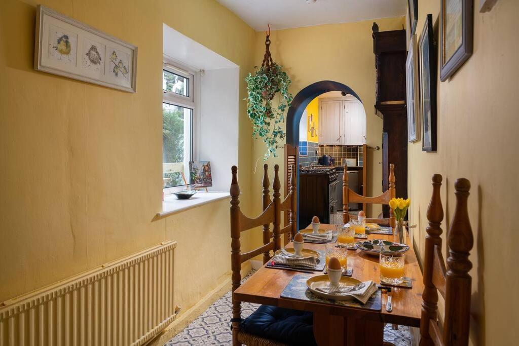 Fantastic Sea Views At Century'S Old Alma'S Cottage - Sleeps Up To 8 Guests Penmaen-mawr Buitenkant foto