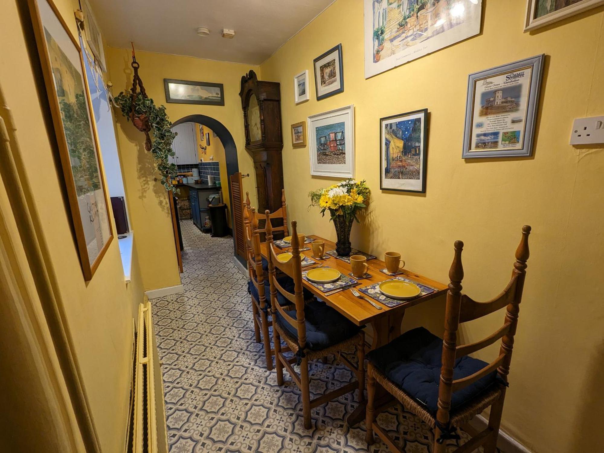 Fantastic Sea Views At Century'S Old Alma'S Cottage - Sleeps Up To 8 Guests Penmaen-mawr Buitenkant foto