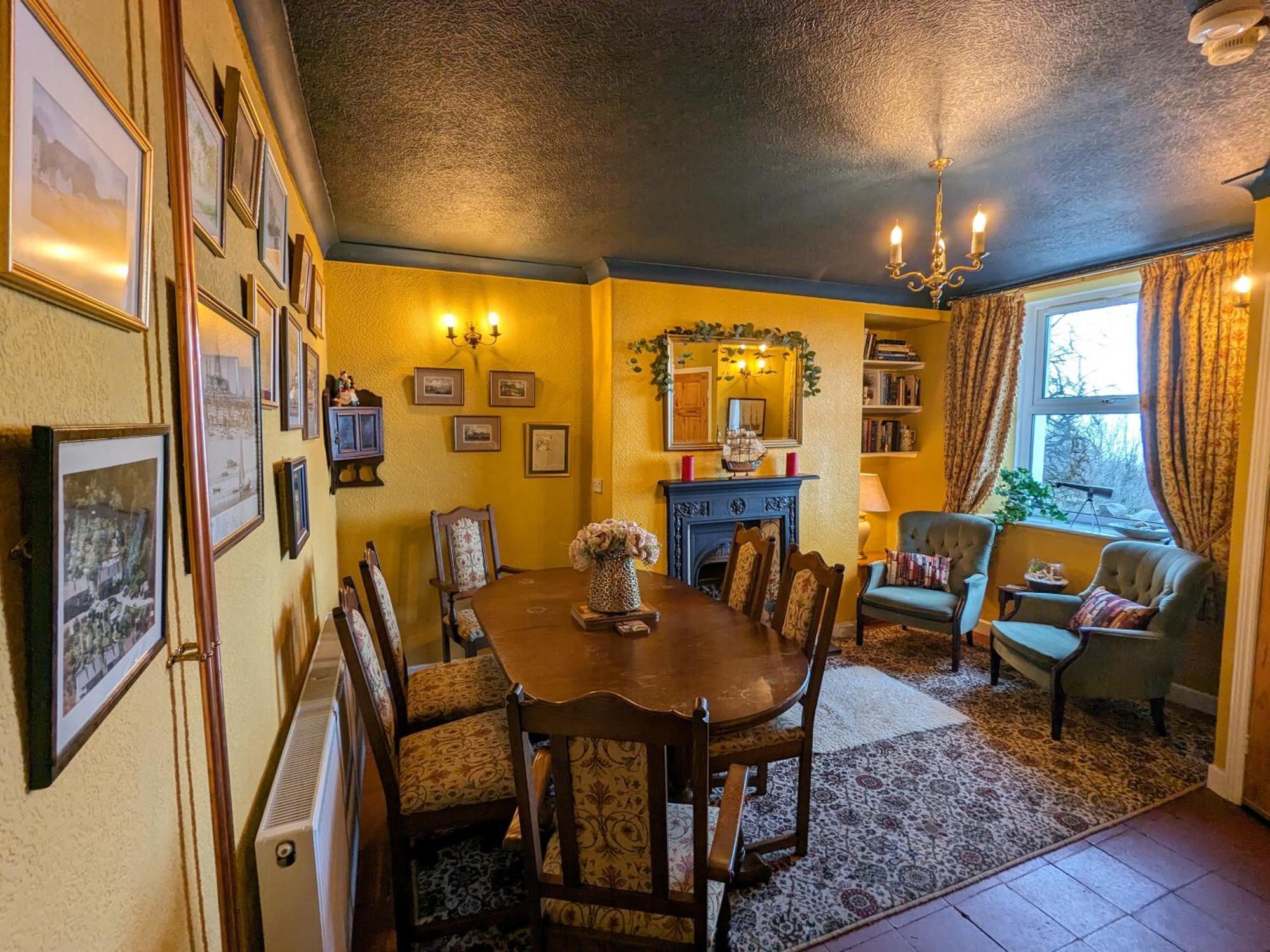 Fantastic Sea Views At Century'S Old Alma'S Cottage - Sleeps Up To 8 Guests Penmaen-mawr Buitenkant foto