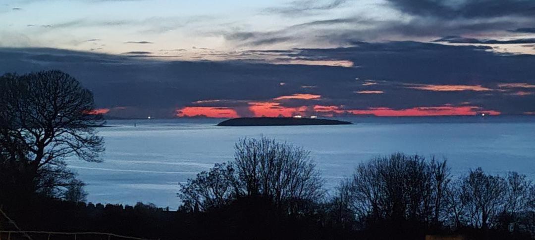 Fantastic Sea Views At Century'S Old Alma'S Cottage - Sleeps Up To 8 Guests Penmaen-mawr Buitenkant foto