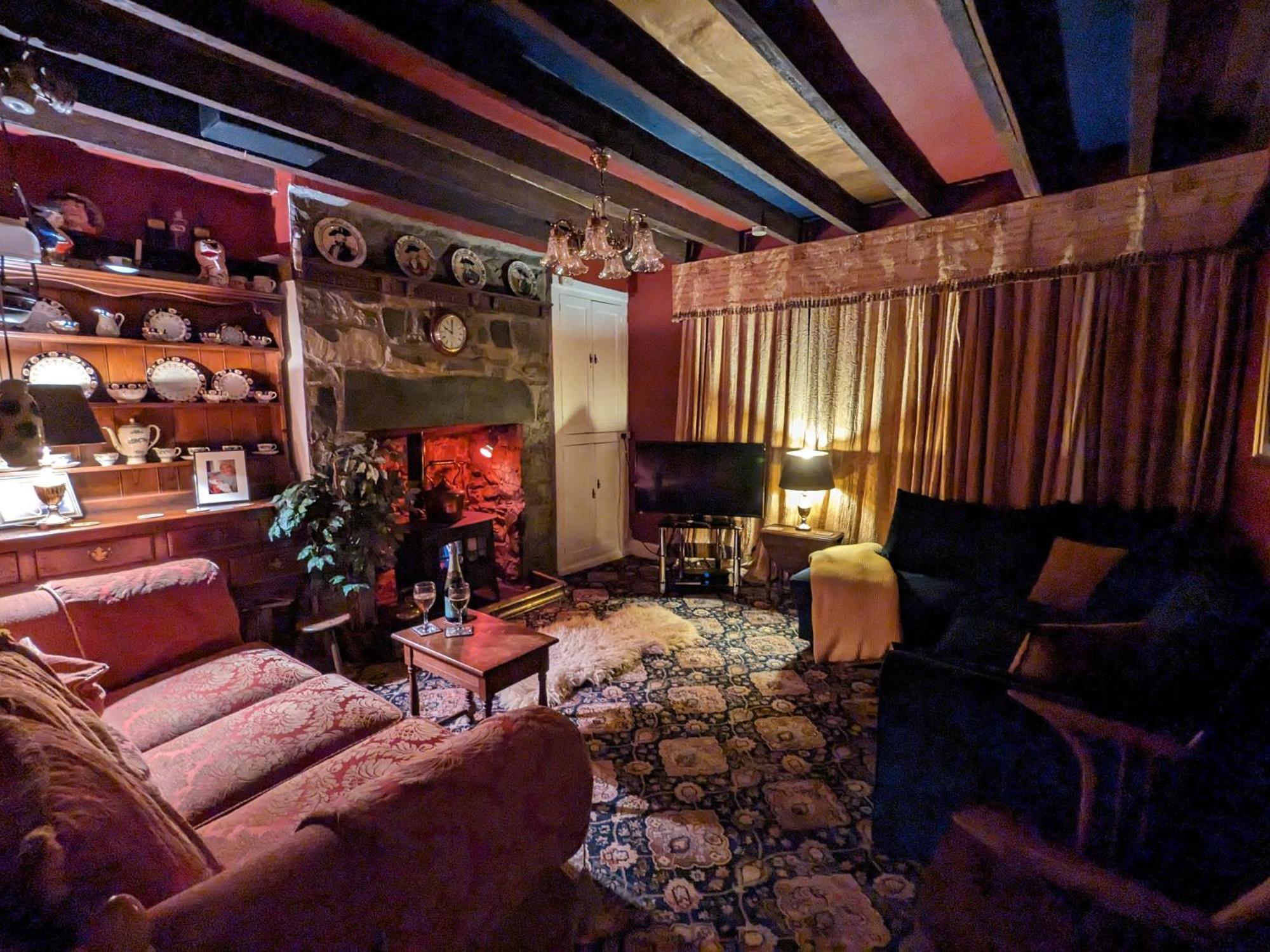 Fantastic Sea Views At Century'S Old Alma'S Cottage - Sleeps Up To 8 Guests Penmaen-mawr Buitenkant foto